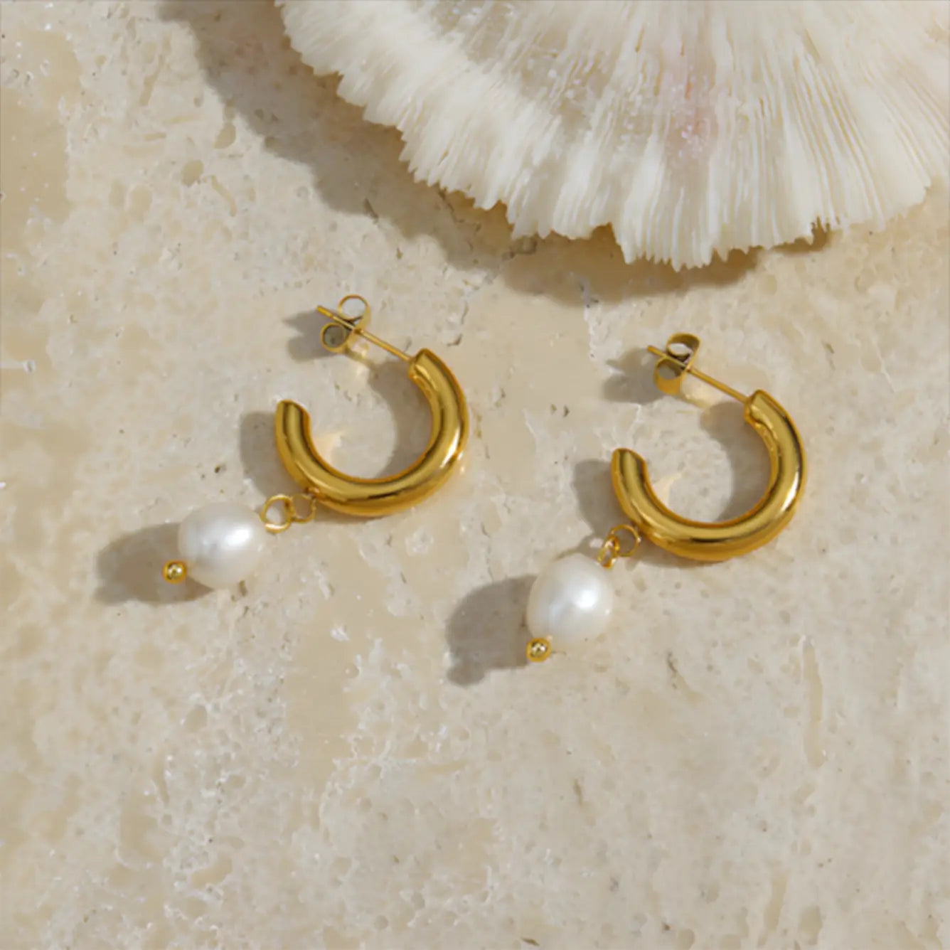 Aleatrix Freshwater Pearl Gold Earrings